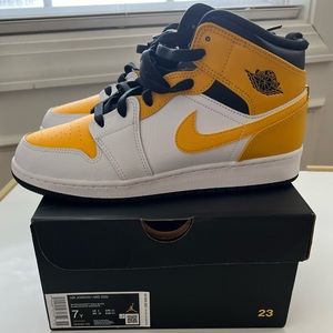 Air Jordan 1 Mid 🔥